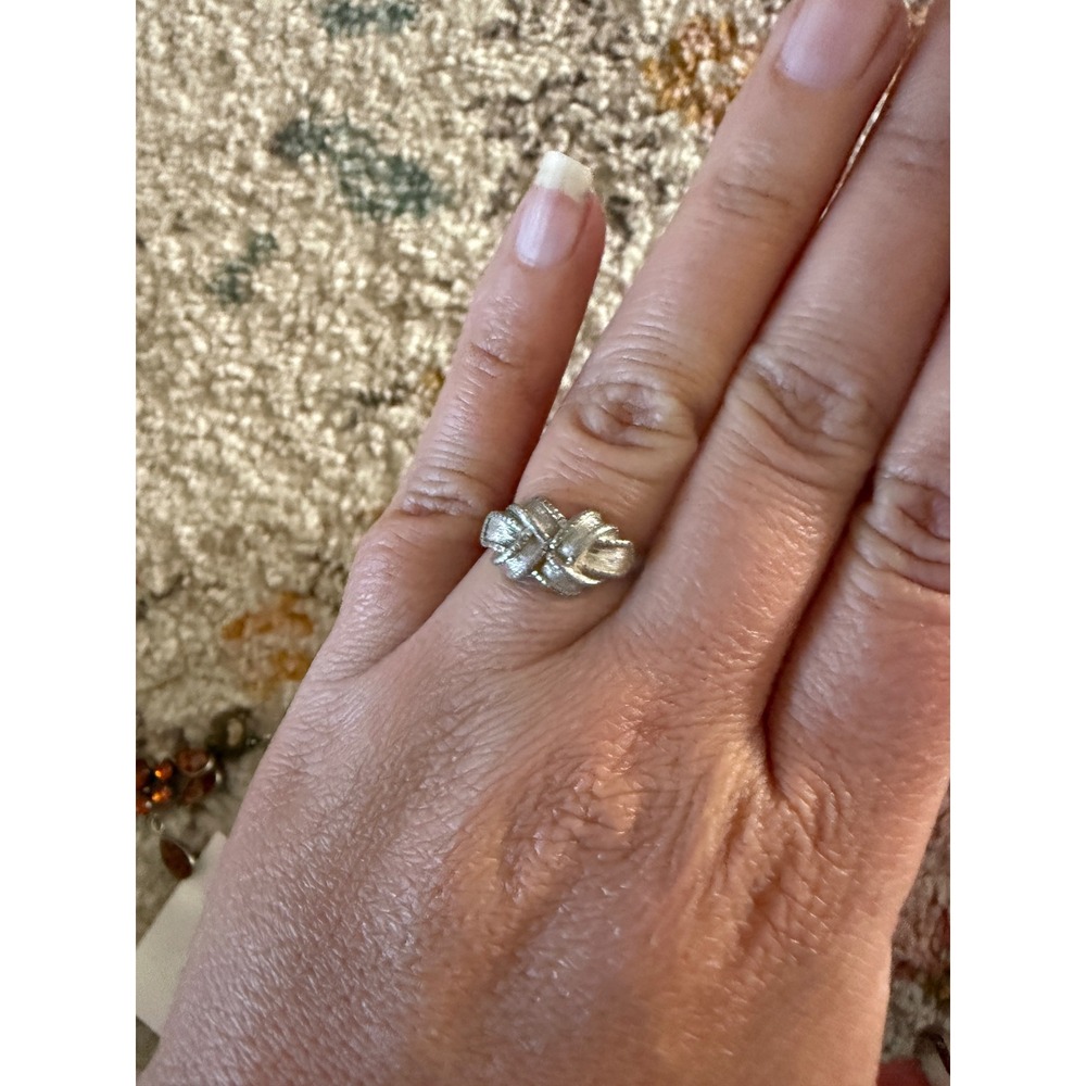 Vintage Avon Silver Tone Textured Love Knot Cocktail Ring OS Statement Bow - Picture 3 of 6